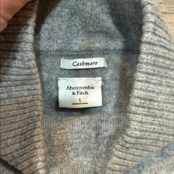 Women’s Abercrombie Cashmere Gray Mock Neck Sweater, Size Large - Picture 2 of 4